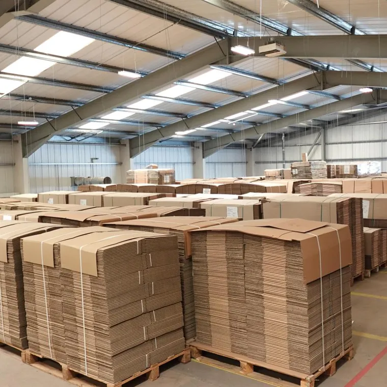 Tradepack operator running the corrugated conversion line